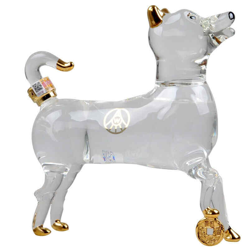 高腳杯存有紅酒顏色，葡萄酒喝完杯子還是紅色?